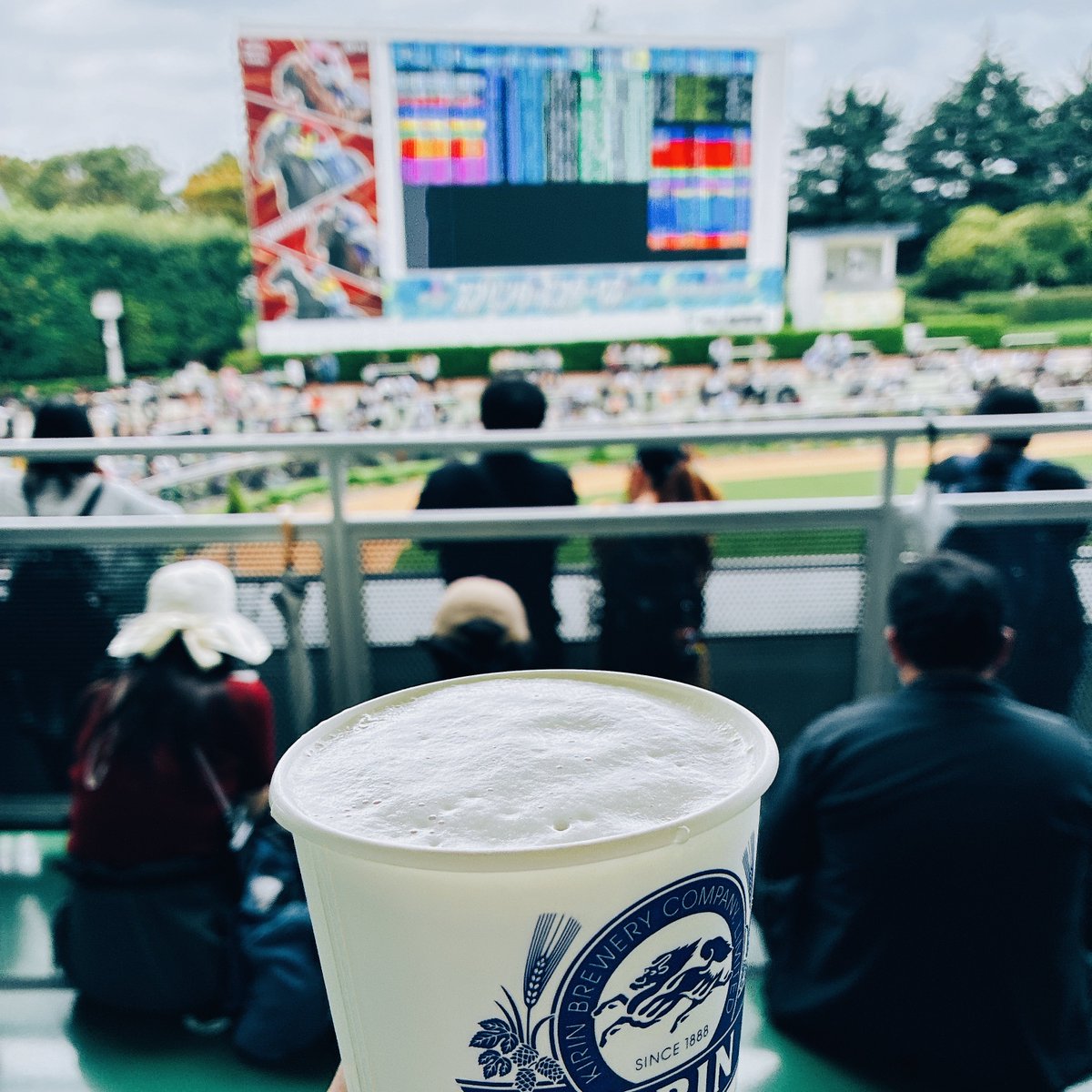 akmtmtr's tweet photo. 1年5ヶ月ぶりに
中山競馬場に来れた🥹✨🍺 https://t.co/S9aOCy6cIH