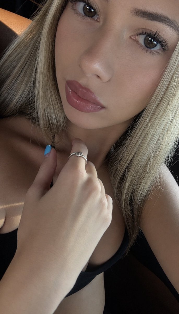 goddessariicash's tweet photo. Im literally perfect 😘 https://t.co/9TqfU4vi79