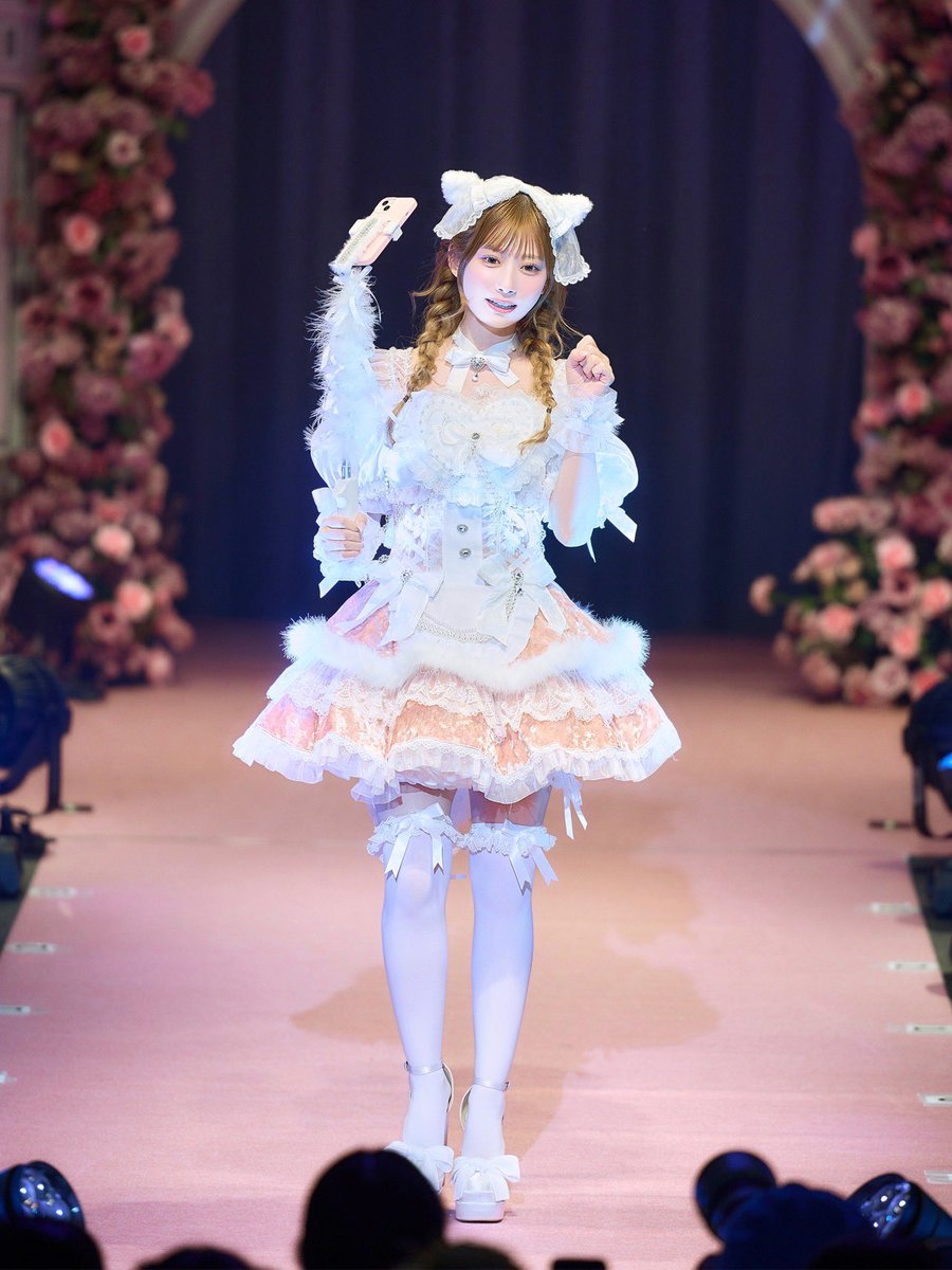 _malymoon's tweet photo. Malymoon初の単独ファッションショー🌙
Halloween Fashion Show 2026✨
Produced by PECHE

Model｜ 東村芽依
品番 ｜ CS25212/CS26021

#Malymoon #マリームーンHFS2026 https://t.co/EBkvFX2q9i