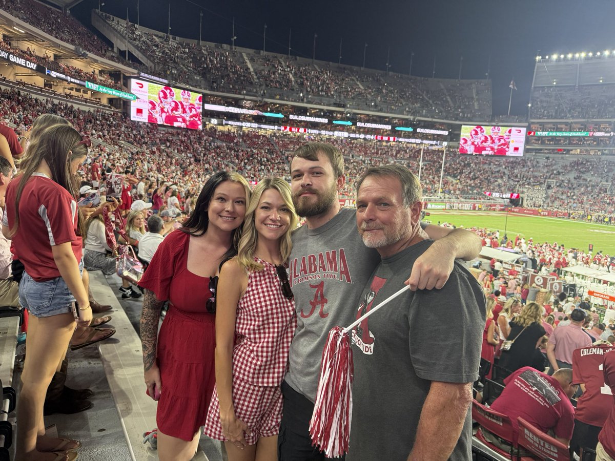 KingDallas26's tweet photo. ROLL DAMN TIDE https://t.co/T8erPKGpBK