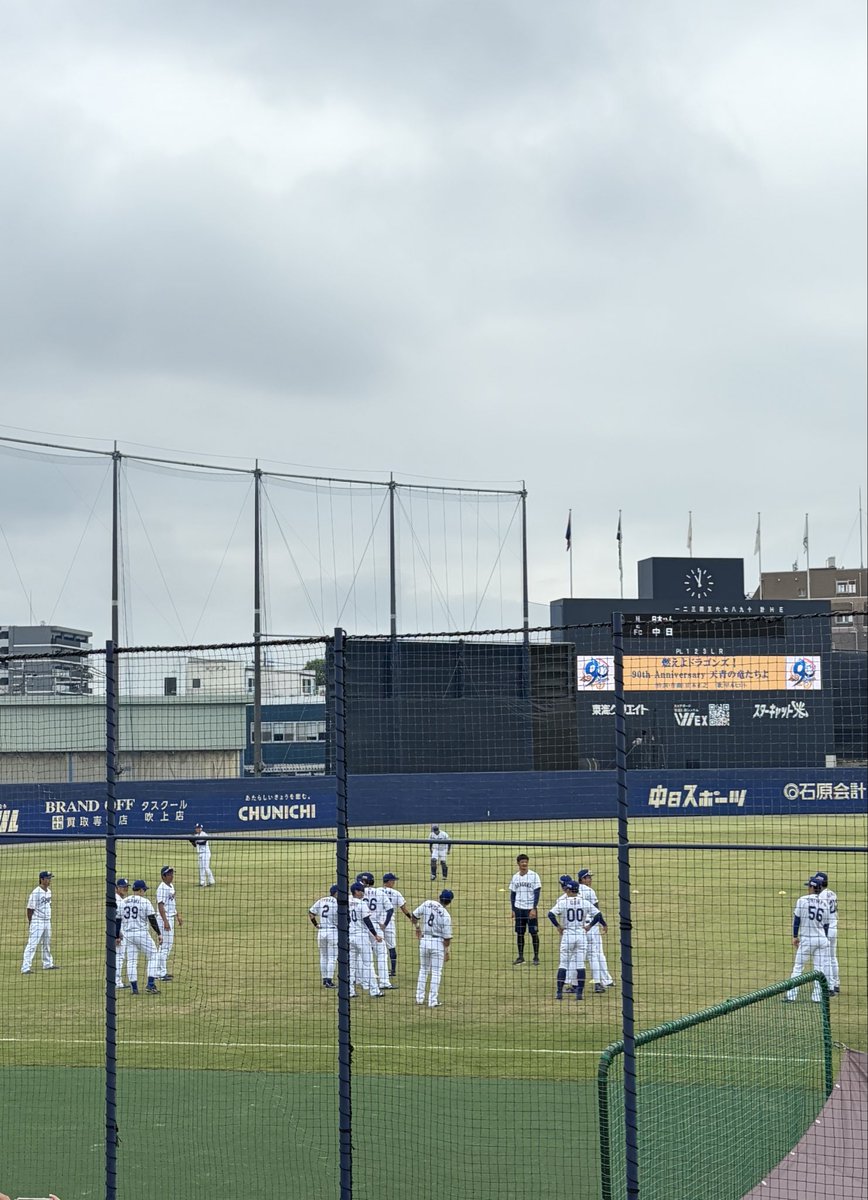 vLOVEDRAv's tweet photo. ドラゴンズ vs 日本ハム
［ファーム］9月27日（日）

今季のドラゴンズ最終戦
ファームの観戦に来たよ！

お出迎えしてくれたチアドラさん
めちゃ可愛いいんですけど〜💕
バッチリ笑顔をいただきました🥰

聖輝立ち上がりナイスピッチング
熱く応援するよーꉂꉂ📣 https://t.co/CDJebZd6MM
