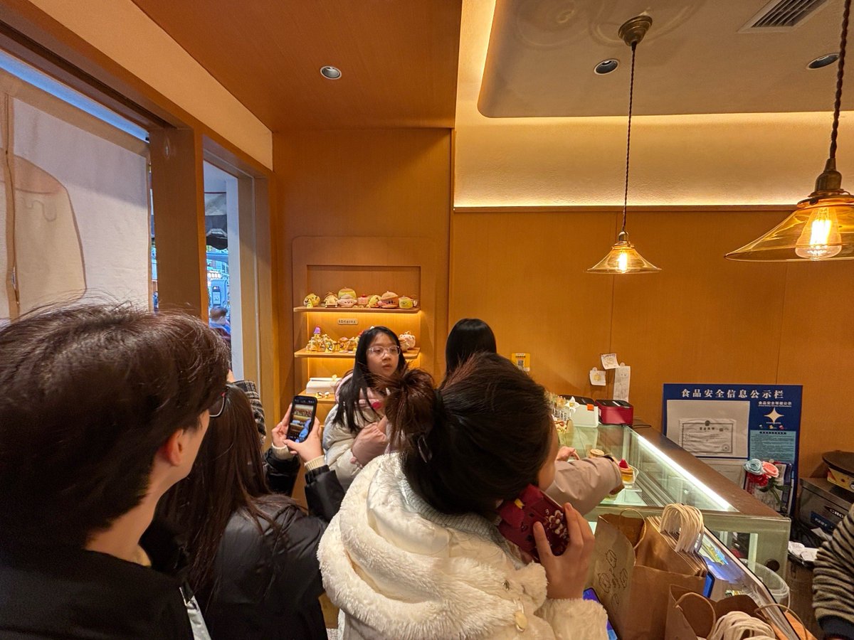 SantinaSchcw5's tweet photo. Hey everyone! Just had such a fun chat with a barista who’s been a regular at my local shop for years—small chats like this totally make my day. https://t.co/Y6Yf5JkP2e