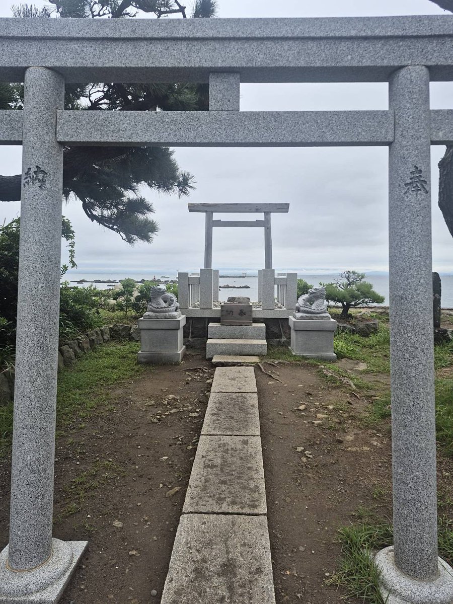 ryuo_yuso's tweet photo. #結城さくな
さくたんおはよう～

さくなだ王国、建国1日目の朝だ👑

国立天文台によると、9月27日の1時49分に満月を迎えたみたい🌕
ということは、建国後最初の朝と、最初の満月が同じ日に重なった

さっそく王国の記念日がひとつ増えた気分

しかも世界観光の日でもあるらしい🌏
昨日言ってた、いつかスペインの大聖堂を見に行きたいって話を思い出したw

さらに女性ドライバーの日でもあるみたい
そういえば、海外のとある女王も自分で車を運転してたらしいw

とはいえ、国王が何でも自分でやる必要はないので
たまには国民にもお仕えする機会をくださいw

そんなわけで、さくなだ王国 建国1日目
今日も平和ないい一日になりますように～

🔽届いた写真、ここにそっと置いておくね
