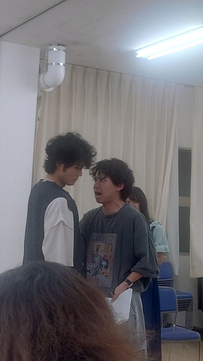 Sing_a_KoSuKe39's tweet photo. やあ(*´-ω・)ノ
集合写真にいないけど、昨日も全力で湊させていただきました！！

全ての人の想像の超えるために、いつだって全力です🔥

今回の写真！
①湊ブチ切れ？！！！
②代役だって全力！
③新ユニット結成(？)

🎟️チケット
来場、配信(アーカイブ2週間)
https://t.co/kWkU58zDSJ
#じかメロ https://t.co/x2JvKEeNMm