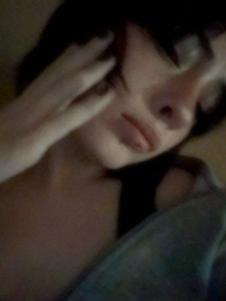 divinityvamp's tweet photo. I feel like a masc lesbian today https://t.co/3Uogkg34nS