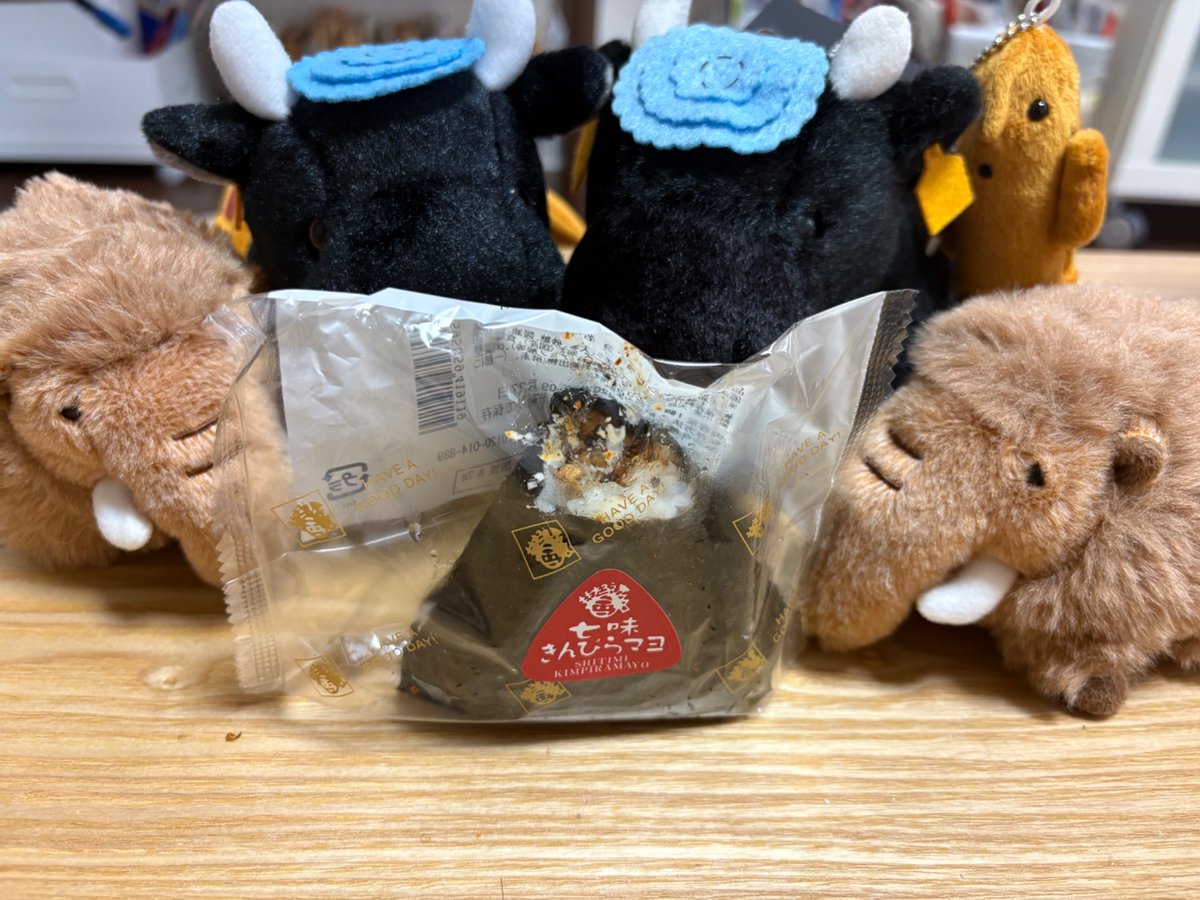 93Ye3's tweet photo. いただきまんもす
いただきもーもー
#おにぎりの桃太郎
#七味きんぴらマヨ
#BleuBleuet
#ブルーブルーエ https://t.co/1GEemNzL0J