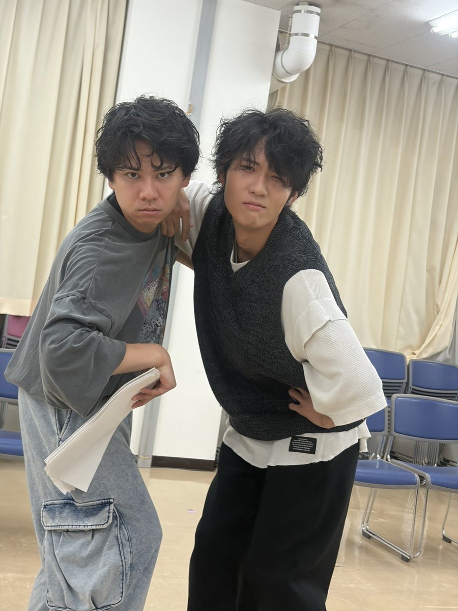 Sing_a_KoSuKe39's tweet photo. やあ(*´-ω・)ノ
集合写真にいないけど、昨日も全力で湊させていただきました！！

全ての人の想像の超えるために、いつだって全力です🔥

今回の写真！
①湊ブチ切れ？！！！
②代役だって全力！
③新ユニット結成(？)

🎟️チケット
来場、配信(アーカイブ2週間)
https://t.co/kWkU58zDSJ
#じかメロ https://t.co/x2JvKEeNMm