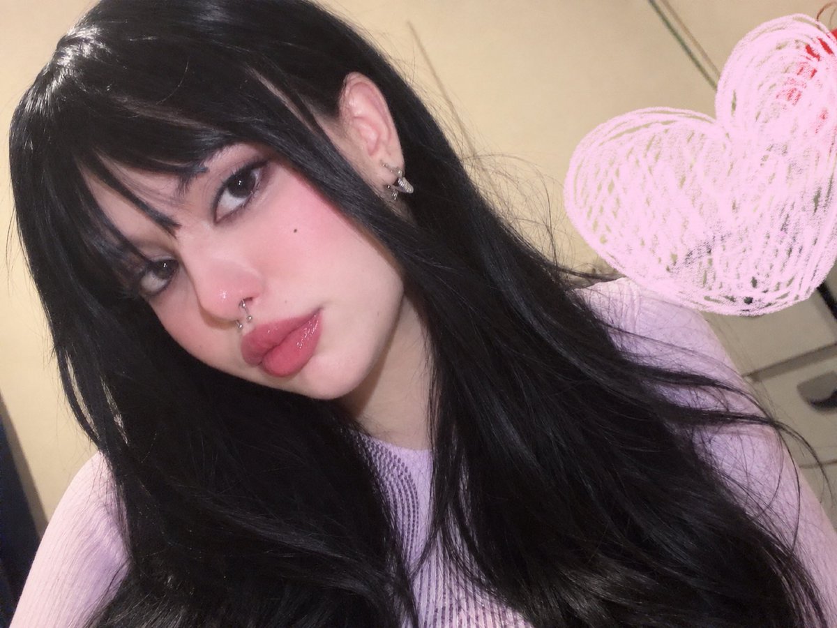 Mirii3o's tweet photo. سويت my first nose piercing حَبيييت . https://t.co/QpeVEp540Y