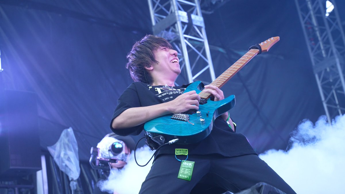 sera1250's tweet photo. #暴カワ DAY.1 ありがとうございました！

ギターソロ終了とともに煙に消えていくセラです https://t.co/g4y201ycLR