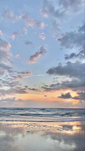 FinleyHansyz's tweet photo. 通勤途中の鴨川で、朝日を浴びながら思うこと。毎日が同じことの繰り返しで、刺激が足りない。でも、現状を変える勇気もないから、ただ日々を消化してるだけ。カメラ持ってくれば、多少は気分が https://t.co/LgBgz84Esq