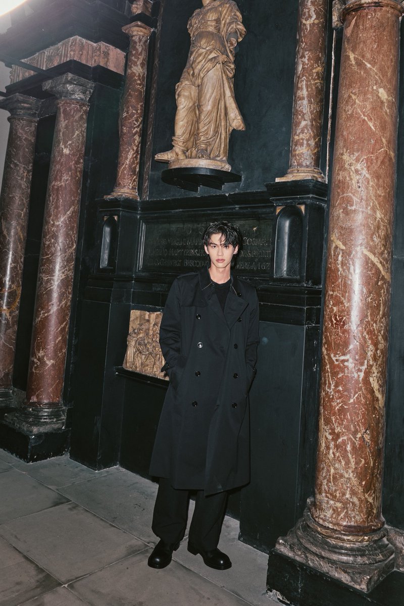 allbright_ofc's tweet photo. Bright in London with Burberry at V&amp;A 🇬🇧✨

(1/2)

#BurberryxBRIGHT
#BurberrySS27xBRIGHT
#bbrightvc
#Cloud9Ent https://t.co/I8oMZBMu3y