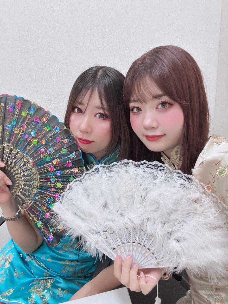 minami_emiri's tweet photo. 昨日はファン感2日目ありがとうございました✨
大好きな相方との稼働は一瞬でした🫶
昨日はチャイナドレスで今日はウェイトレスです💁‍♀️
3日目もお客様とお話しできるのめっちゃ楽しみ❣️
よろしくお願い致します🥰

最終クールはバタバタなので
本日も対応時間は16時半のみです🙇‍♀️

#マルハン八尾泉
#PR https://t.co/qt7jimX7xy