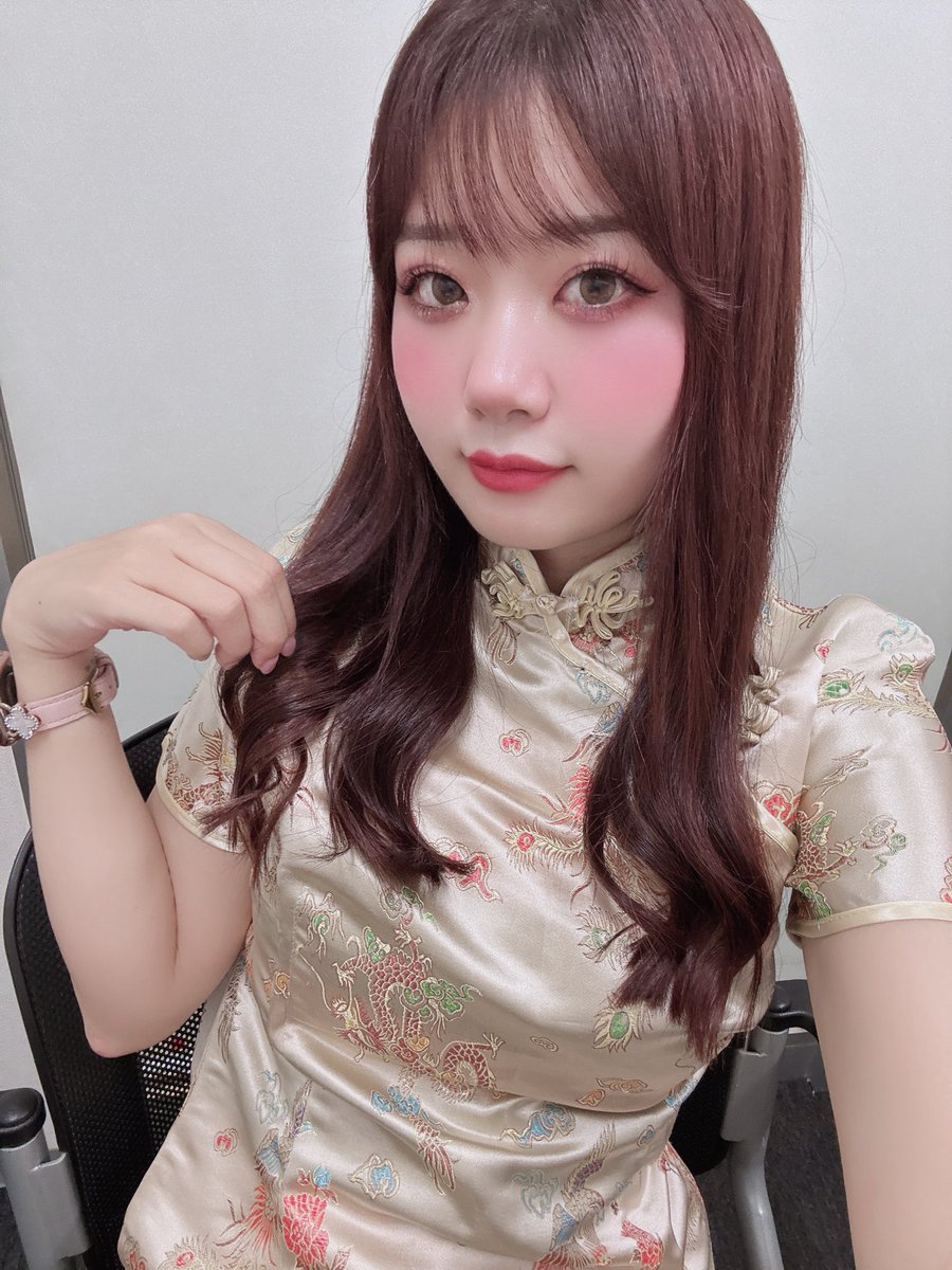 minami_emiri's tweet photo. 昨日はファン感2日目ありがとうございました✨
大好きな相方との稼働は一瞬でした🫶
昨日はチャイナドレスで今日はウェイトレスです💁‍♀️
3日目もお客様とお話しできるのめっちゃ楽しみ❣️
よろしくお願い致します🥰

最終クールはバタバタなので
本日も対応時間は16時半のみです🙇‍♀️

#マルハン八尾泉
#PR https://t.co/qt7jimX7xy