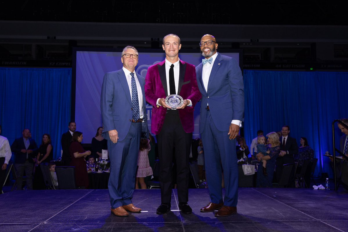 ODUFootball's tweet photo. Congratulations to Taylor Heinicke on his induction to the ODU Hall of Fame 🎉🏈

#ReignOn | #ALLIN https://t.co/GeMLQ4qb5h