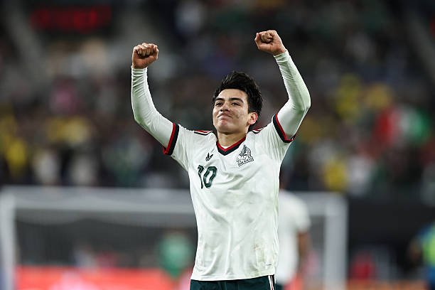fer_esquivel22's tweet photo. Dios se acordó de México y nos mandó a Gilberto Mora.

Le pegaron 100 veces los colombianos, le mandaron a Davinson Sánchez a Jhon Lucumí, trataron de anularlo y al final...

GOL DEL "10" MEXICANO.

QUÉ JUGADOR ES MORITA. 🥹🇲🇽💎 https://t.co/WnpS2a11pM