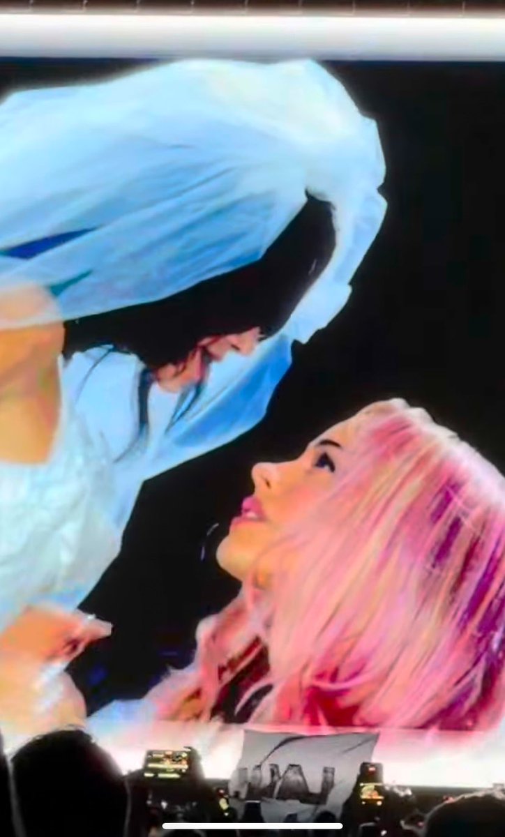 SofiChinaaa's tweet photo. en qué capítulo de Violetta pasa esto? https://t.co/7XSnTnBxaU