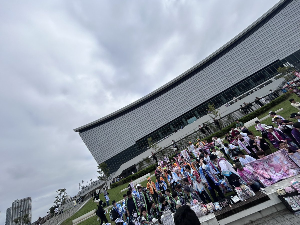 Shun96maru's tweet photo. 集合写真

はーじまーるよー https://t.co/FpnhaRiwND