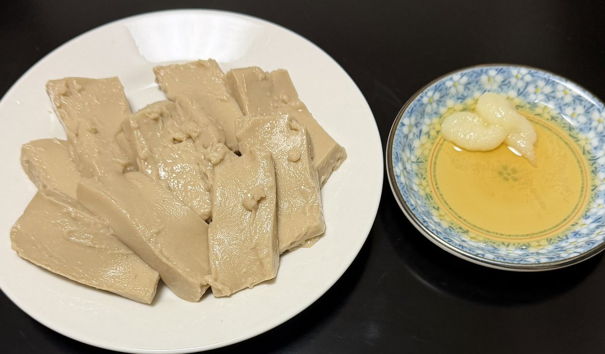 kouFire2468's tweet photo. 話題の胡麻豆腐をチューブニンニク、ごま油、アジシオで食べる方法…
確かに美味しいけど、生レバとかは言い過ぎやと個人的には思いました😅 https://t.co/amCIGvdYyc