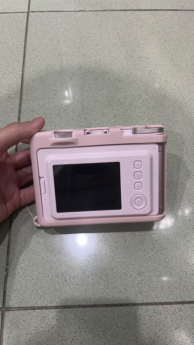 butfercookie's tweet photo. wts // want to sell
camera instax mini evo 
❤️ FREE CASE, COVER LENSE❤️

fully functional, all safe
flash, zoom in/out, all buttons safe
complete set: camera unit, charger, memory card, box
NO MINUS (beli bulan kmrn)

3,5 negotiable
wts wtb instax digicam camera #zonauang #zonabu https://t.co/F1JECMucKg