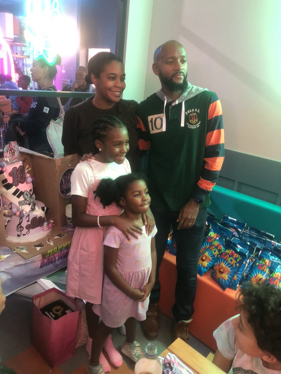 ILL_Y's tweet photo. Celebrated my Niece/GodDaughters Birthday today can’t believe she’s 10 now. It was a great day filled with friends that are fam. #FamilyFirst #FriendsForever #HappyBirthday https://t.co/kalGQTPvVx