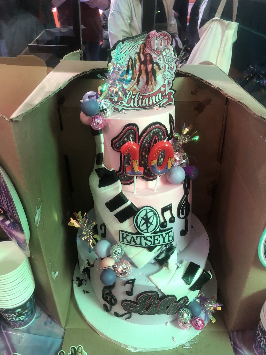 ILL_Y's tweet photo. Celebrated my Niece/GodDaughters Birthday today can’t believe she’s 10 now. It was a great day filled with friends that are fam. #FamilyFirst #FriendsForever #HappyBirthday https://t.co/kalGQTPvVx