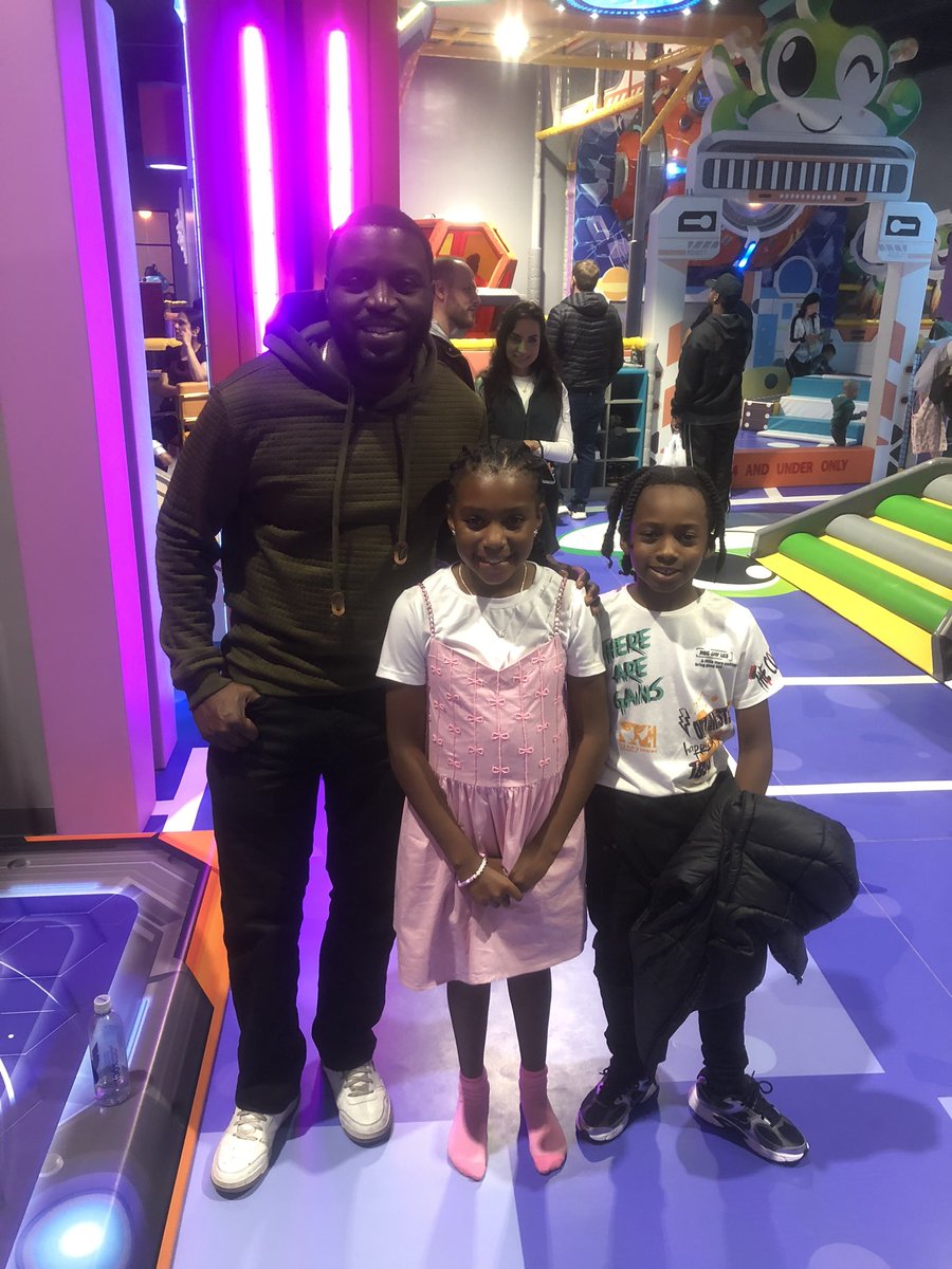 ILL_Y's tweet photo. Celebrated my Niece/GodDaughters Birthday today can’t believe she’s 10 now. It was a great day filled with friends that are fam. #FamilyFirst #FriendsForever #HappyBirthday https://t.co/kalGQTPvVx