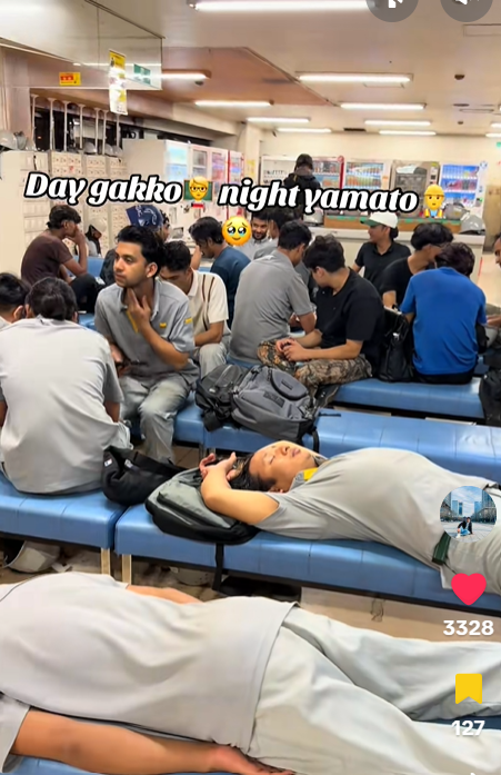 inari_shoten's tweet photo. ヤマトが「ベトナム人ドライバー500人採用」と発表した裏で、 現場ではすでにこの状態。

字幕は「昼間は学校、夜はヤマト」

作業着のままベンチで寝る。

これが「持続可能な物流」？

特定技能でドライバーを入れても、
同じ生活を強いるだけ。

眠い目で大型トラックを走らせるって、大丈夫？ https://t.co/7OOoOnXhCC