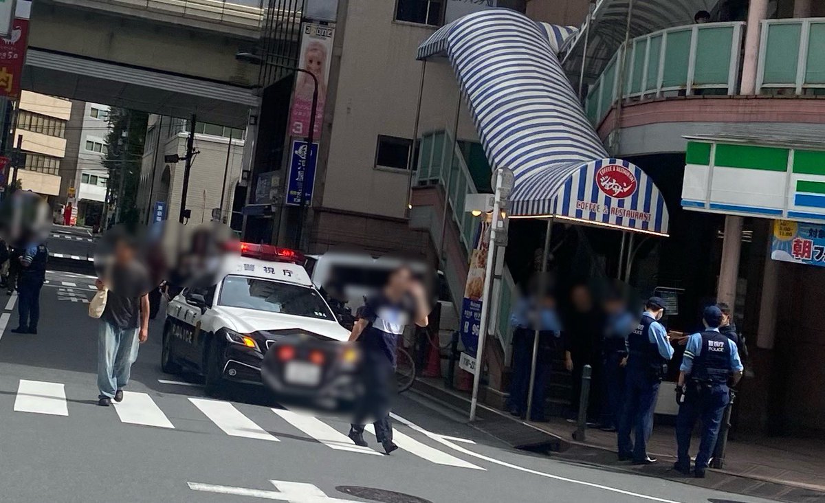 kuma_kuma00000's tweet photo. アメドリ池袋の近くで
ベトナム人が警察に捕まってた https://t.co/59Xu3c2GBk