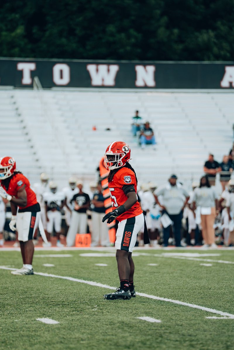 KendrickWade13's tweet photo. https://t.co/wFbP0Pc6RU Mid season highlight. Coaches check me out. @kevontglenn @EricSwinney @DutchtownFB1 https://t.co/l5TTBcoMtz