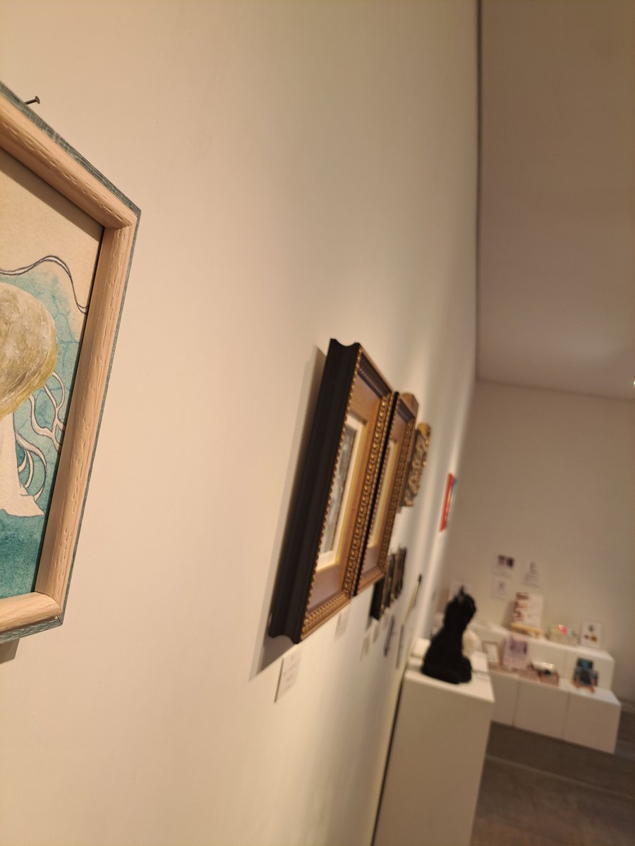 oekakihamaya's tweet photo. 【5日目】
主催グループ展『POKER FACE』5日目スタートしました☁
本日も20時まで、大阪中崎町イロリムラcref(@irorimura2005 )にてお待ちしております！
※最終日は18時CLOSEのため、20時まで観れるのは本日が最後です！！！ https://t.co/PtdXWx4pTq