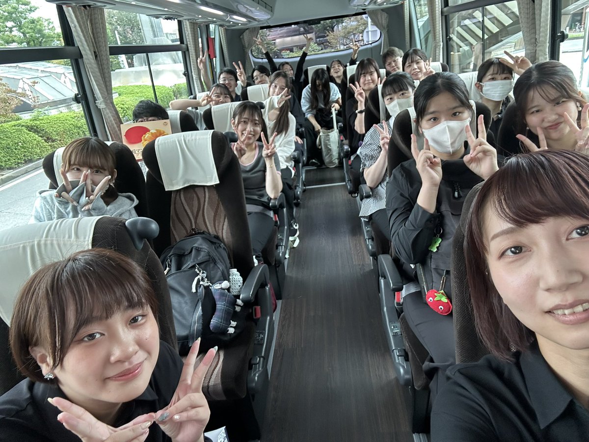 kobunkonsei's tweet photo. 【福井へ出発🚌】
中部コンクールの会場である福井市のハーモニーホールに向けて出発しました！
みんな元気です💪 https://t.co/hDVGbfnGHl