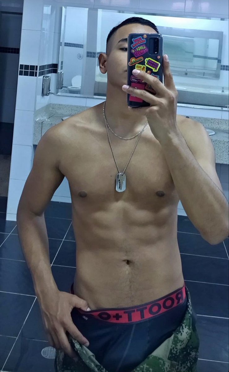 Jhoanap98's tweet photo. Así si me voy al ejército🥵🫠 https://t.co/JRReOf8MwE