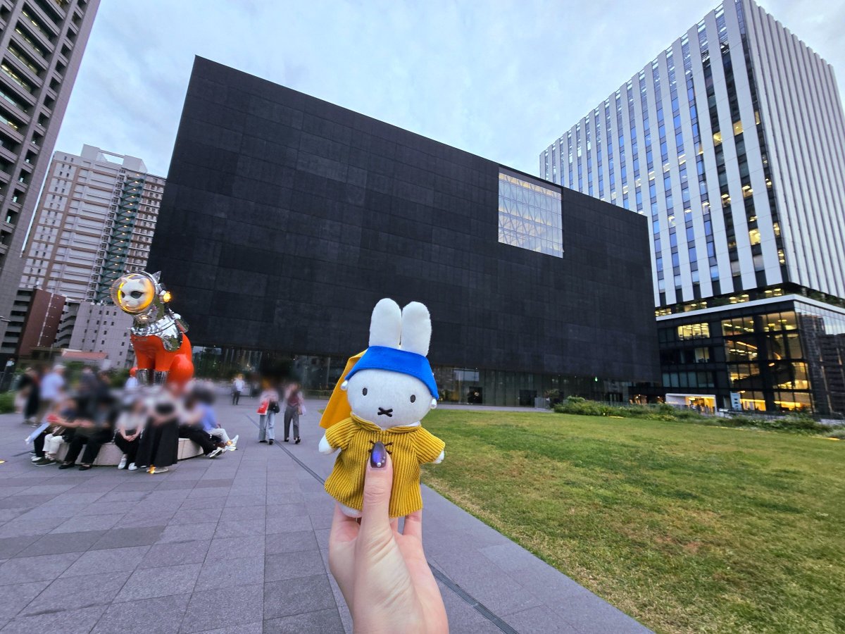op_natsuki's tweet photo. フェルメール行ってきた〜
開催期間ギリすぎてなんもないかなとおもったけど、ミッフィーちゃんいたのでげっとした かわいいね🐰
一瞬しか見れなかったけど良い体験になりました https://t.co/QnIeTYMIwT