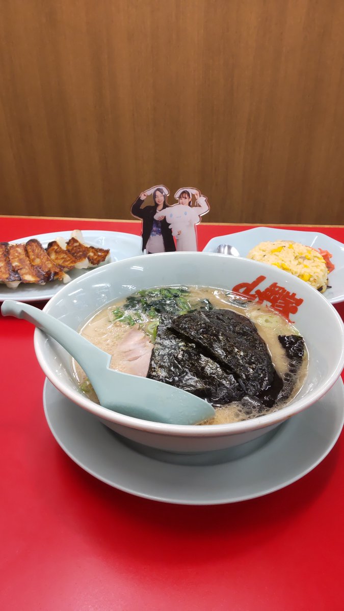 f_g24_3's tweet photo. 昨日は朝6時に山岡家行って、
昼12時に道頓堀シアターでお笑いレストラン観に行くというスケジュールを雨の中敢行した。 https://t.co/k8obfB24Z8