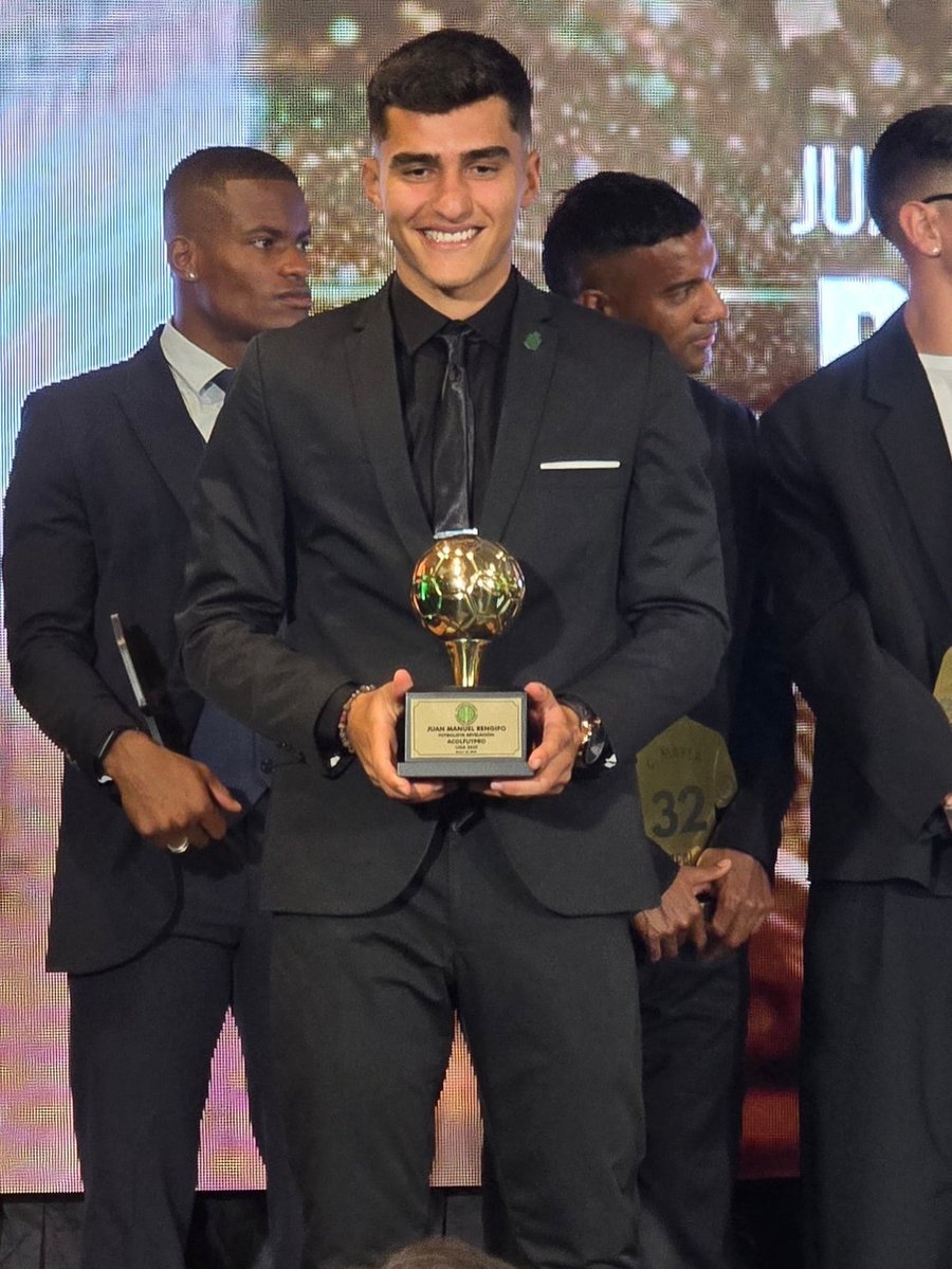 ByMrBrian's tweet photo. Lorenzo, eres un malparido cagón. Dejaste en el banco al jugador con mayor calidad que tenemos y te dio miedo de meterlo.

Rengifo juega en Atlético Nacional, ha mostrado huevos y calidad en partidos importantes, pero tú preferís seguir con la misma mierda que nos hizo perder una final de Copa América y hacer el ridículo en el Mundial.

Te bailó hoy un debutante como Márquez y Malillo. De todos los argentinos nos tocó el más cagón de todos.

Mal empieza el nuevo ciclo.