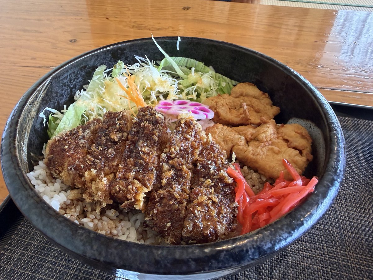 kamosaremas's tweet photo. よくばり丼！！！ https://t.co/vDVythOtPV