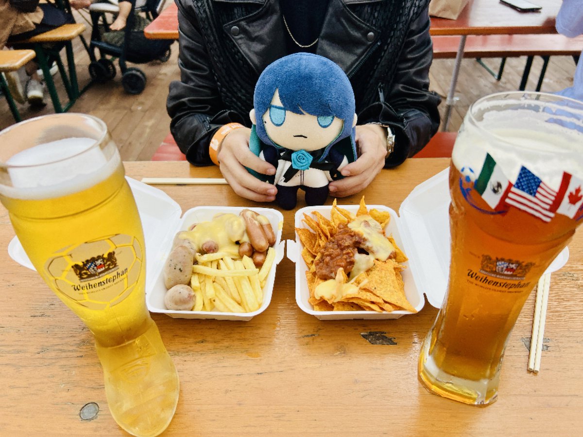 Louna_aqr's tweet photo. 横浜のオクトーバーフェスト来た〜🍻
昼から美味しいビールと食事で幸せ

with @mori_adofan https://t.co/SiG1V1fIMB