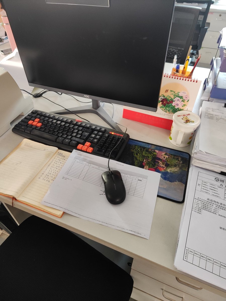 EmelinaPelna7n's tweet photo. Back at the desk with a takeout coffee, deadline’s staring but small progress feels good https://t.co/3uLM6yuem5