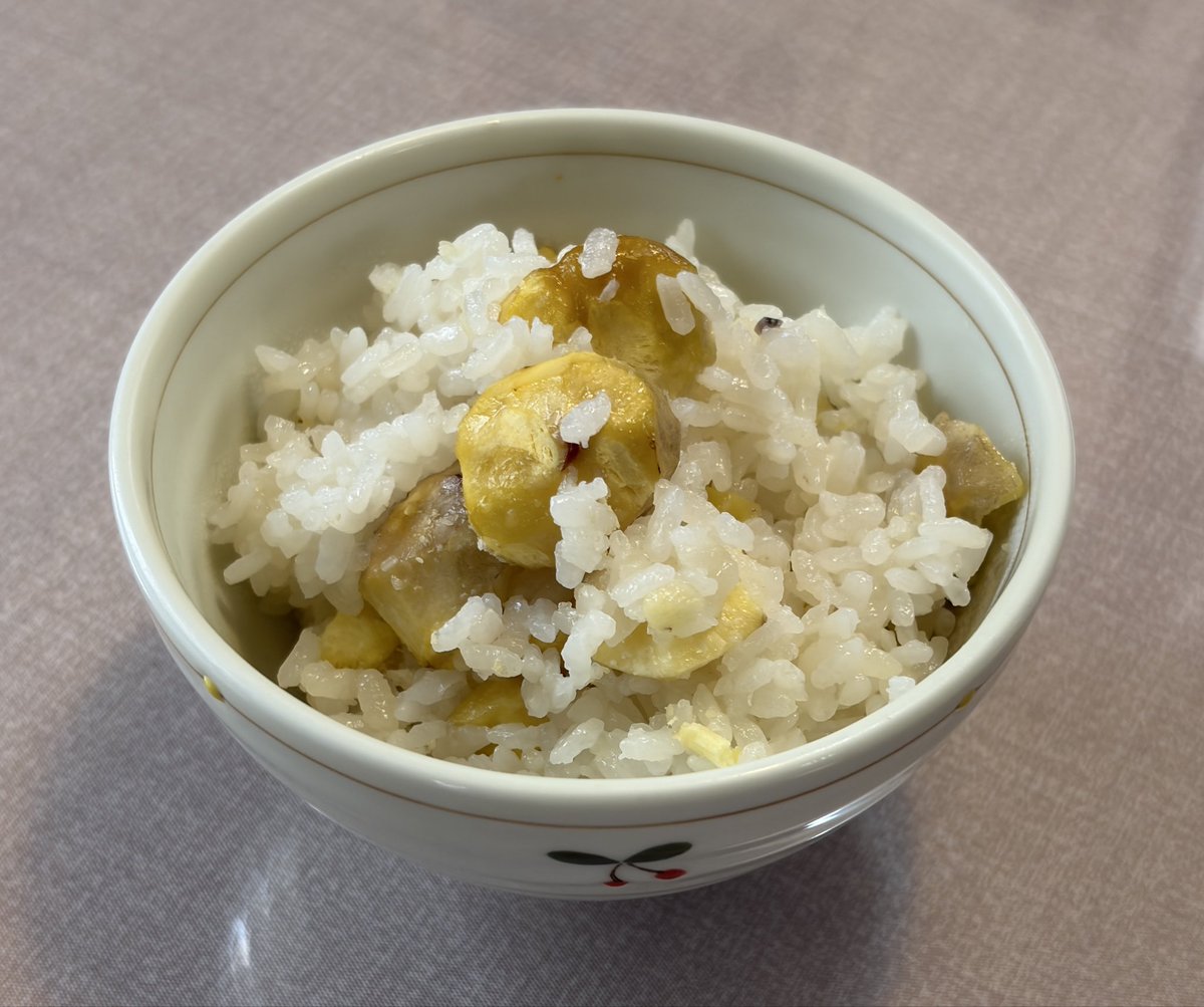 GaragaradonC's tweet photo. また栗を貰ったので、栗ご飯を作りました。この秋、2度目。

#手作り
#栗ご飯 https://t.co/2U75Rn1uUf
