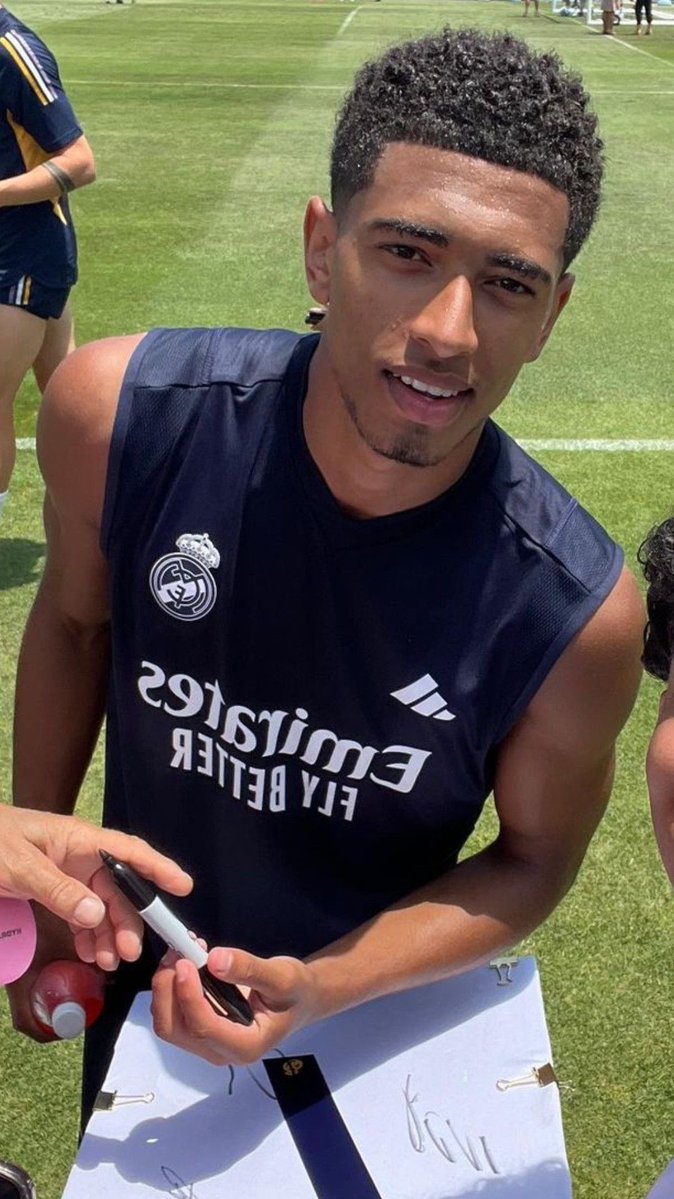 Judelemon22's tweet photo. Te entiendo Alex syntek, yo tmb amo los cute british boy 🥰

#Judebellingham #bellingham https://t.co/b5EwpKpX5g