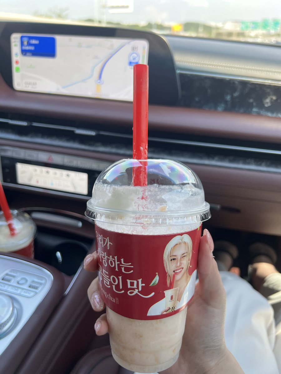 bonabona____'s tweet photo. 韓国のゴンチャ　マンゴーグリークなんとかっていうこれ美味しいとか言ってる日本人まじ？お金もらってPRしてるとしか思えないくらい不味��んだが、、？？？ https://t.co/InFl4eFD1D