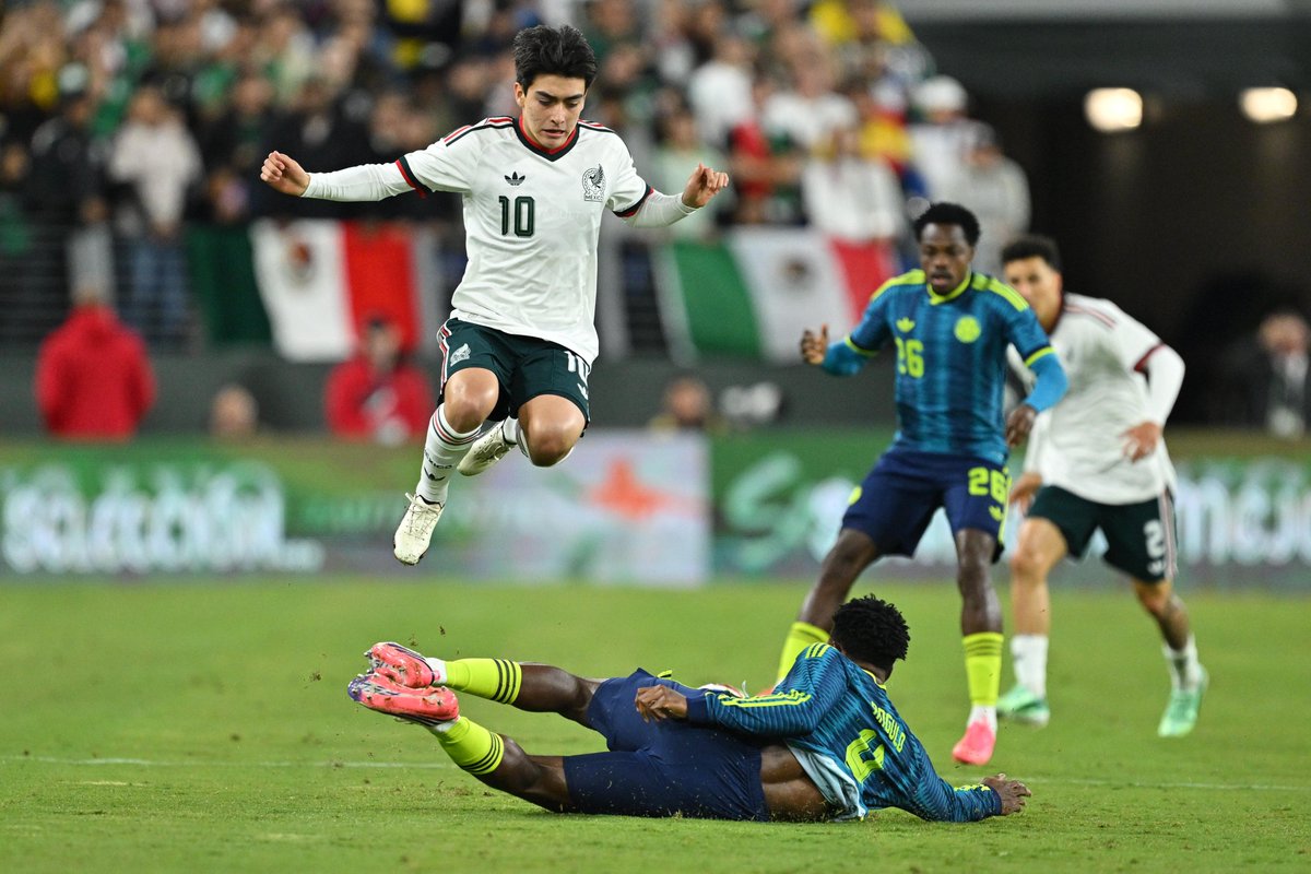 GoalJP_Official's tweet photo. 🇲🇽 強豪対決はドロー 🇨🇴

メキシコとコロンビアの一戦はドロー。

10番を背負った17歳MFジルベルト・モラがメキシコ代表史上最年少ゴールを記録した。

メキシコ 1-1 コロンビア https://t.co/mo19j0q1v5