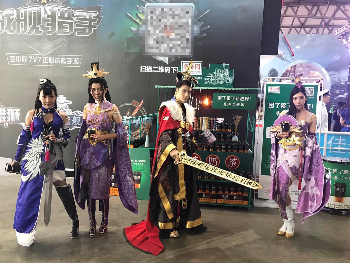 HugoLyndeelr's tweet photo. Just hit the anime con jackpot! Met my favorite seiyuu, scored limited-edition merch, and survived 8 hours of nonstop cosplay magic—today’s energy is unreal ， https://t.co/OLPUyOPoXm