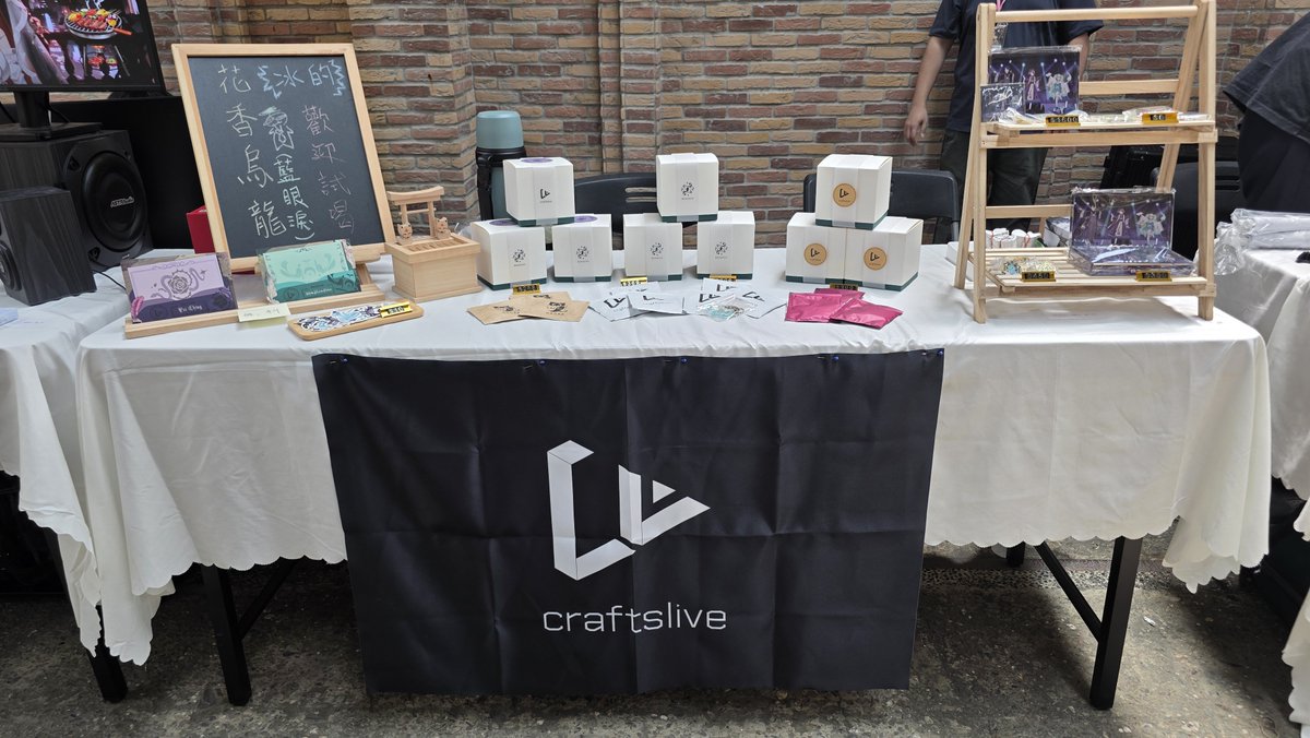 craftslive's tweet photo. 十鼓魔法動漫祭 DAY 2・最終日！(๑•̀ㅂ•́)و✧

Craftslive V2 今天也開到 17:30
昨天錯過的旅人，這是最後機會～

🎁 半周年飯友免費領還在跑：出示 YT 訂閱或 Twitch 追隨畫面即可

🌱沐沐御神籤也還能抽！

最後一天見，V2 等你！
#十鼓魔法動漫祭 https://t.co/F1xP29pr2a