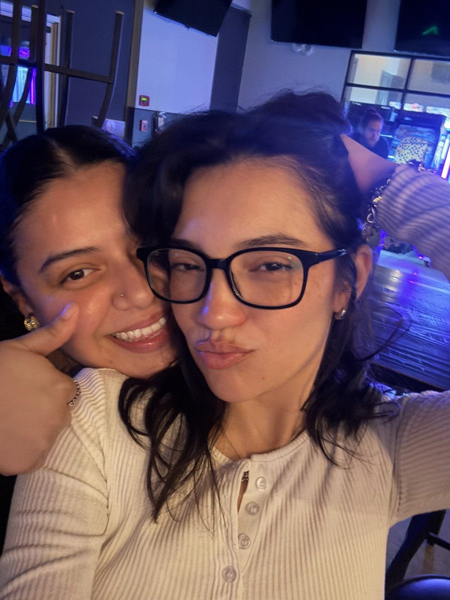 outforairr's tweet photo. drunk selfies https://t.co/wtfZq19qrk