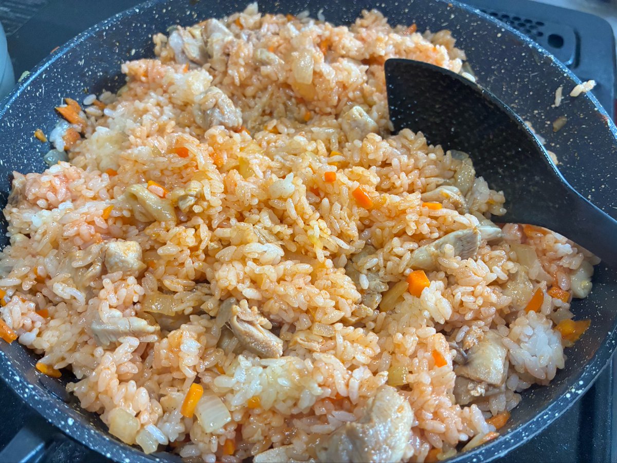 jun_sabu53's tweet photo. オムライス作ろうと思ったけど多すぎて混ぜるの大変！！！ https://t.co/0H7zOU8eFh