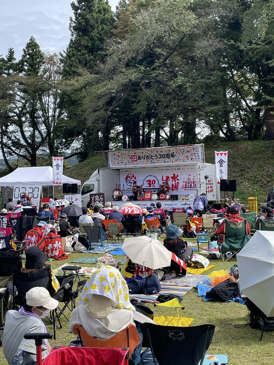 aizufanclub's tweet photo. 会津ファンの皆さま、こんにちは😊

水曜どうでしょうキャラバンin鶴ヶ城🏯
たくさんのファンの方で
二の丸広場が盛り上がっています✨

今日限定の鶴ヶ城御城印も
販売していますよ！

16:00までですので
お近くの方はぜひお越しください！

#会津観光
#鶴ヶ城
#水曜どうでしょうキャラバン2026 https://t.co/nbh4VV7bKl