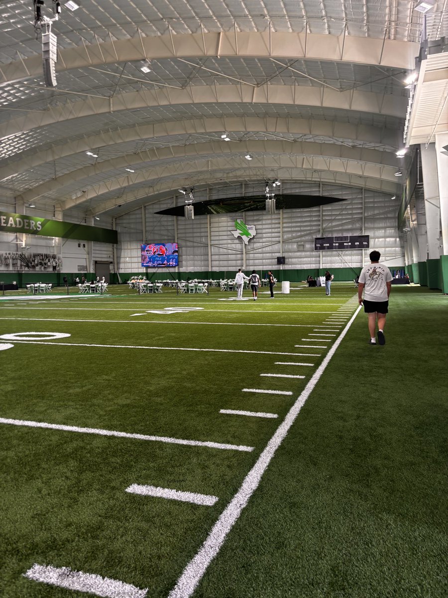 Amarehill3's tweet photo. Thank you again for inviting me to the game, Coach Harwell ! I really appreciate the opportunity to come out and watch you guys play. I enjoyed the game and learned a lot from watching. Thank you for having me! 🏈 🦅
#UNT https://t.co/lF1Cewg5dM