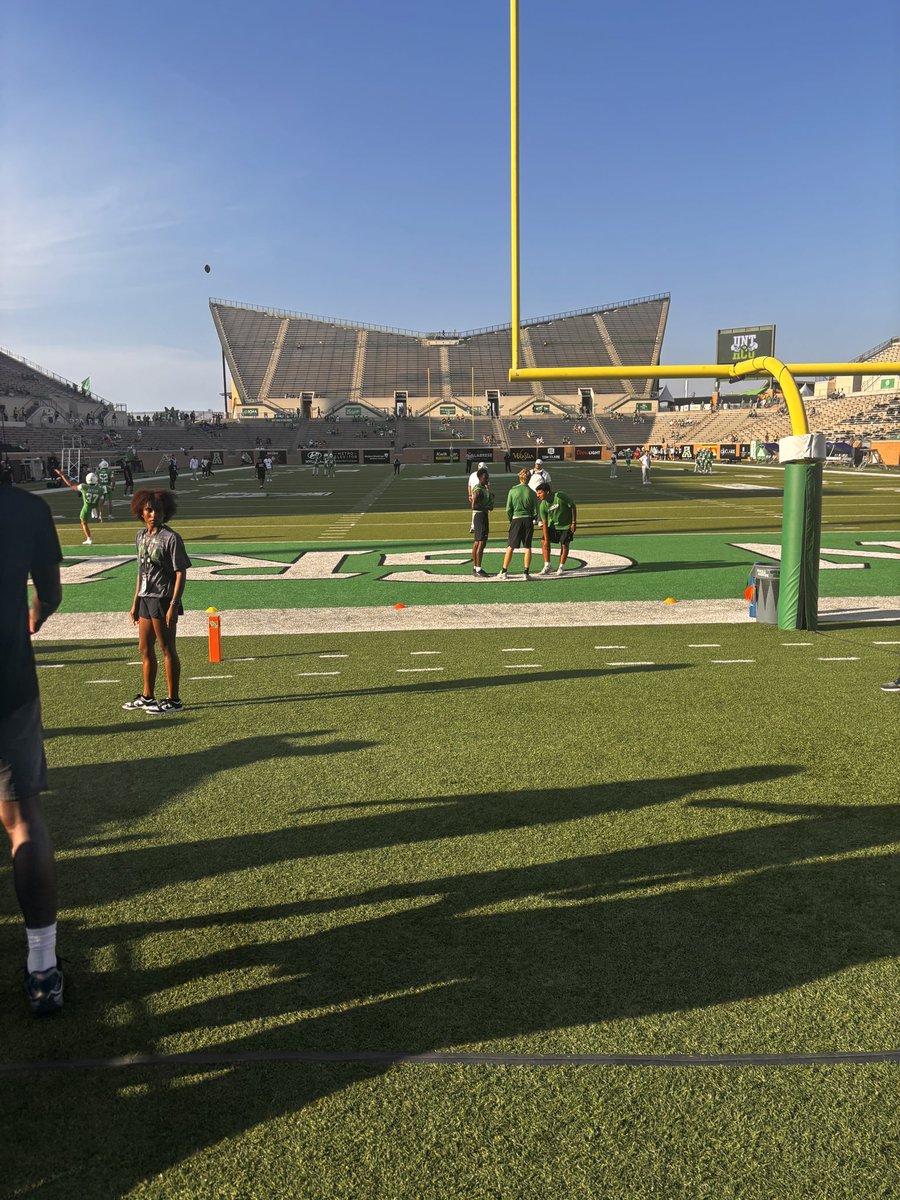 Amarehill3's tweet photo. Thank you again for inviting me to the game, Coach Harwell ! I really appreciate the opportunity to come out and watch you guys play. I enjoyed the game and learned a lot from watching. Thank you for having me! 🏈 🦅
#UNT https://t.co/lF1Cewg5dM