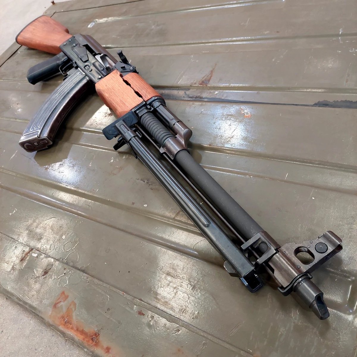 2thyTV's tweet photo. There are a lot of guns and variants I would like to see in #EFT
If any of these make it in to a future update in the near future I will do a comprehensive Usec voiceline pack for free as barter 

Sig P220 .45/ 10mm
1911 10mm barrel, slide 
7.62 RPK
 
more below, you suggest also https://t.co/wF3xuDnH9O